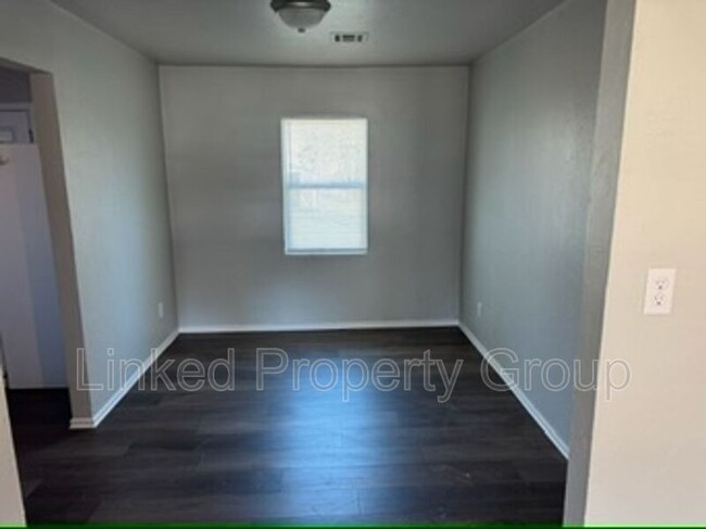 Building Photo - 1321 NE 39th St