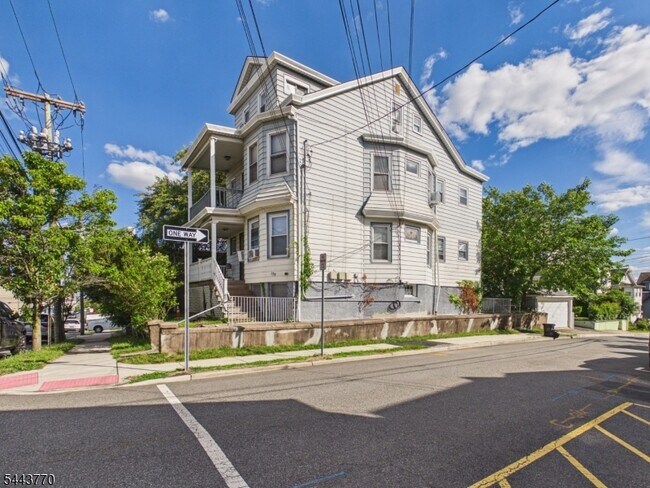 Building Photo - 139 Fairview Ave