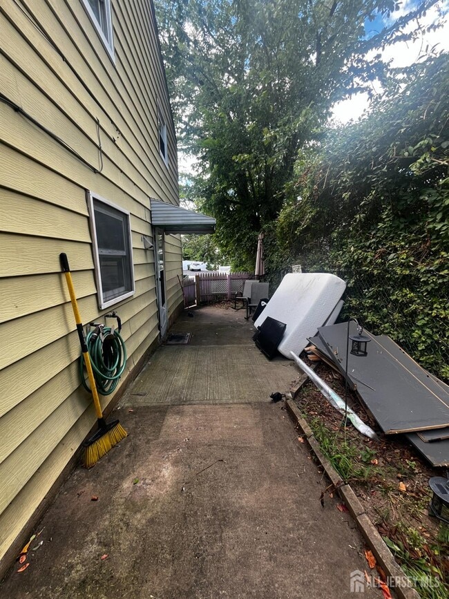 Building Photo - 31 Duclos Ln