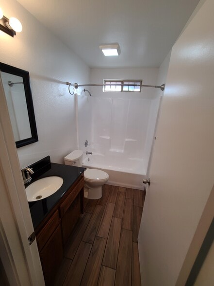 Bathroom - 9395 N Loop Blvd