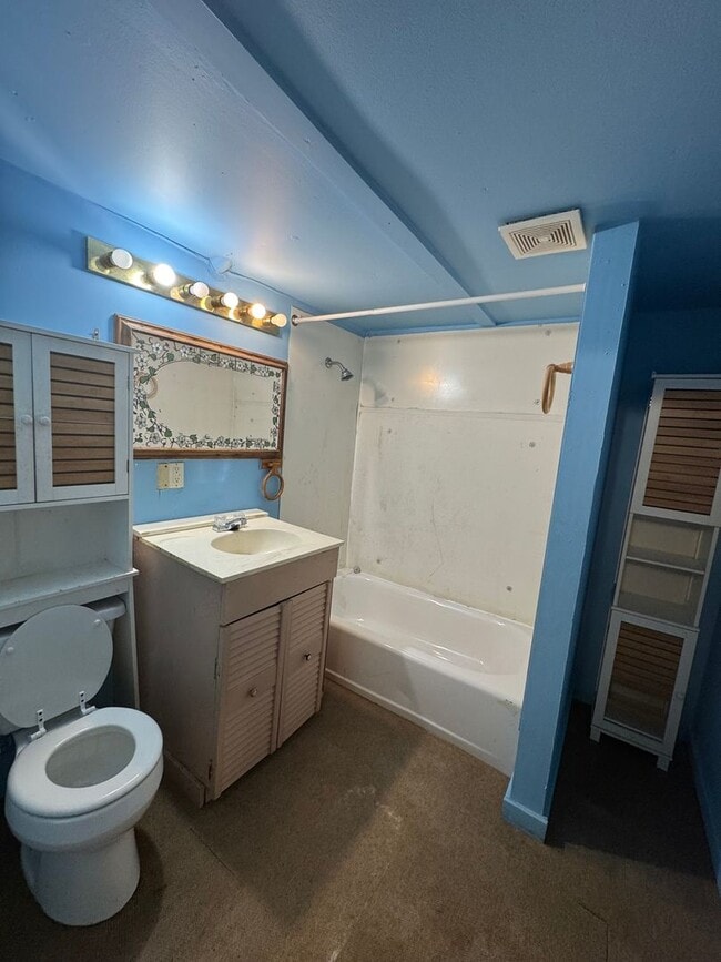 Building Photo - Cute 3 Bedroom Home