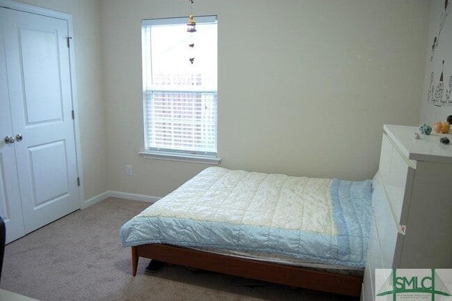 Building Photo - 3 Bedroom/2Bath+Bonus Room & Private Back Yard