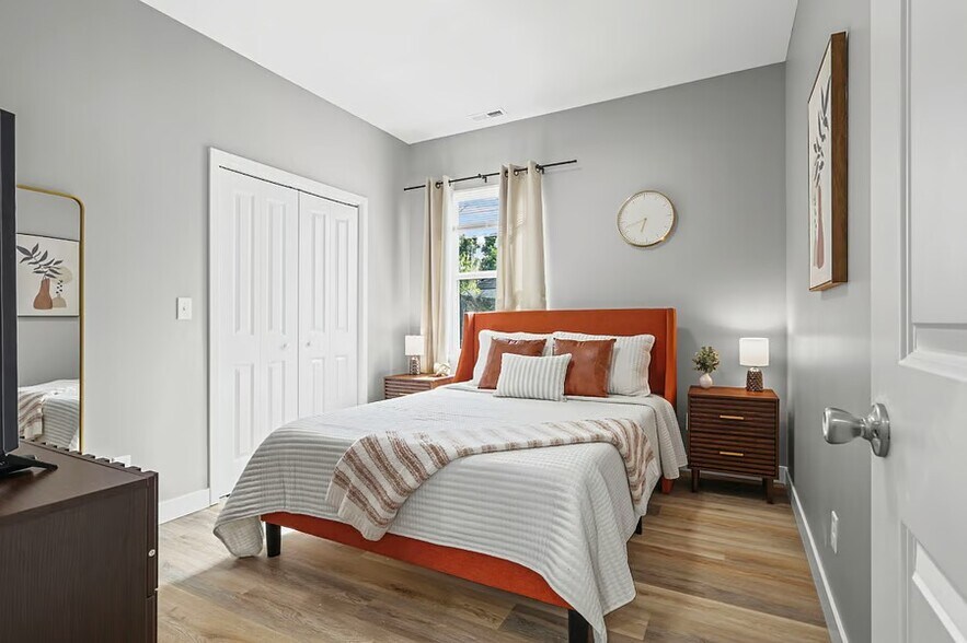 Building Photo - 1137 W 21st St