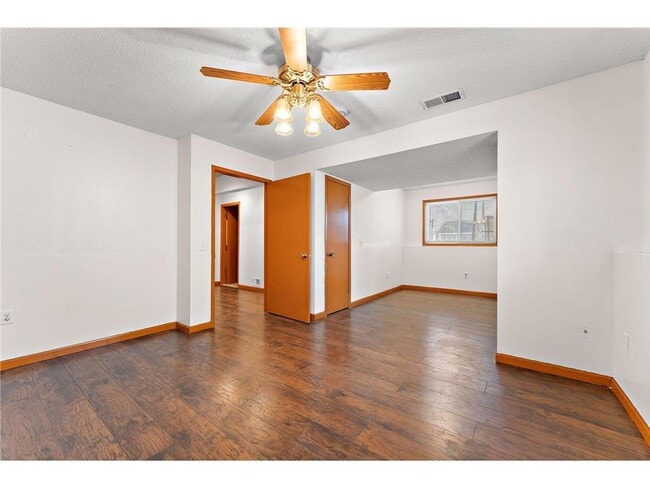 Building Photo - 13753 Glenhurst Ave