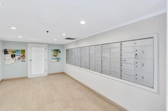 Building Photo - 301 Lake Shore Dr