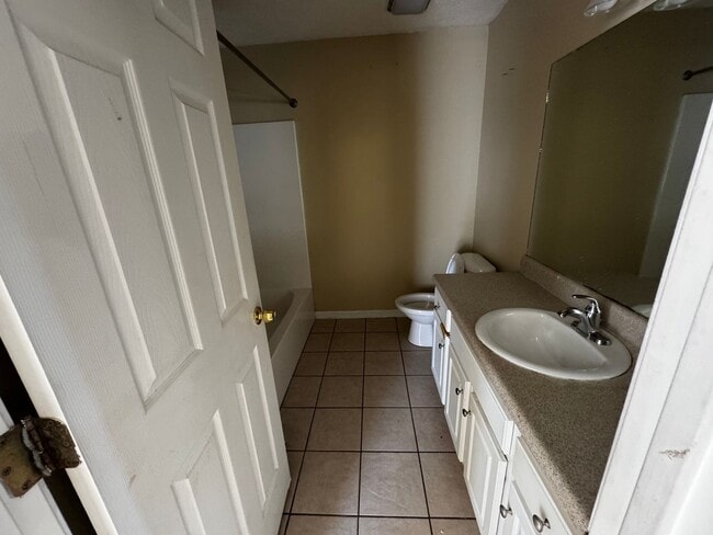 Building Photo - Palm Cove Single Family Home