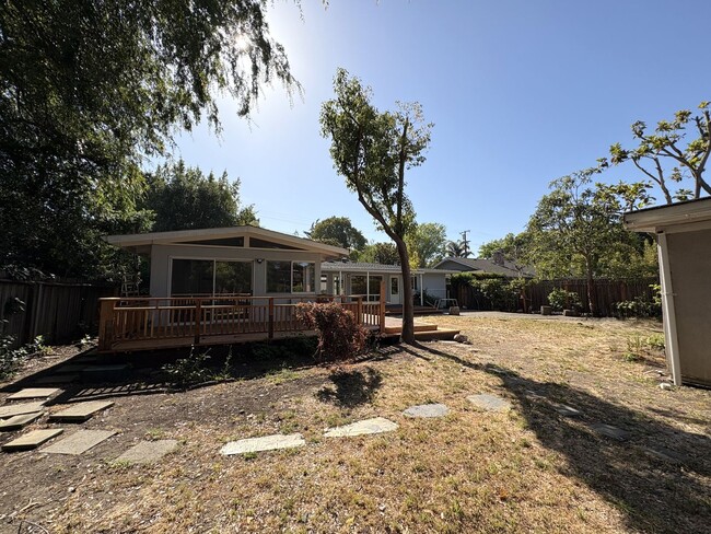 Building Photo - Charming 4-Bedroom Palo Alto Home with ADU...