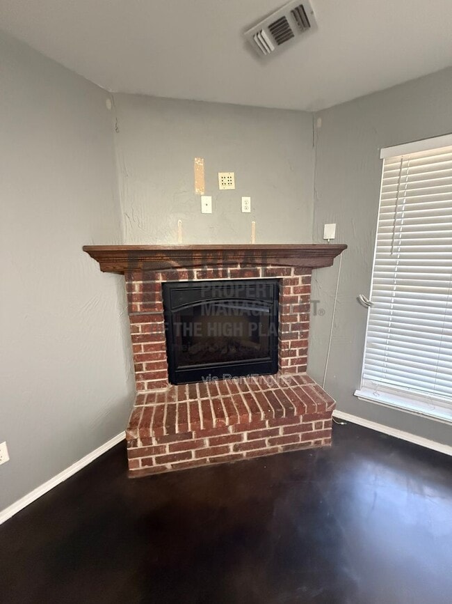 Building Photo - 4505 Pine St