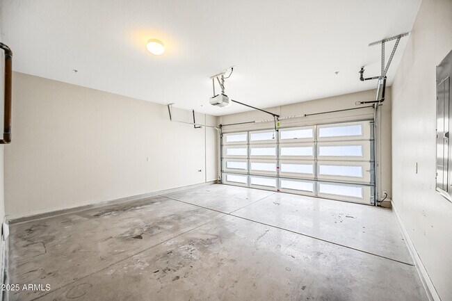 Building Photo - 2090 S Dorsey Ln