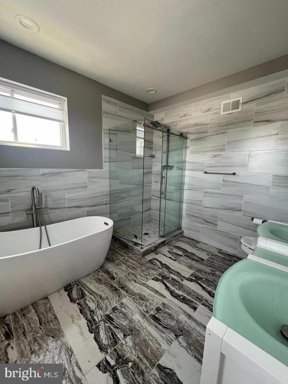 Building Photo - 2244 St Albans St