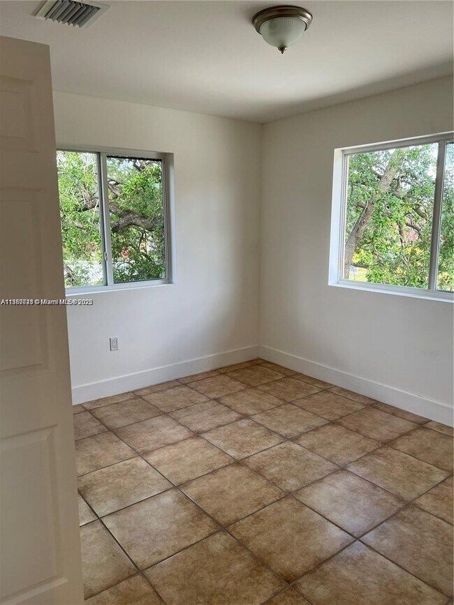 Building Photo - 3076 NW 45th St