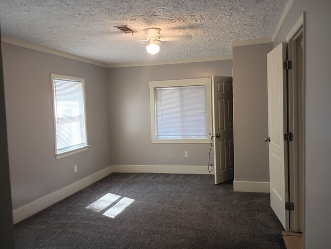 Building Photo - MOVE IN READY