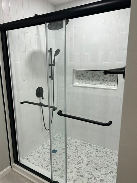 Duplex Upper Level Rental- Master Bath - 345 Ashland Manor Dr