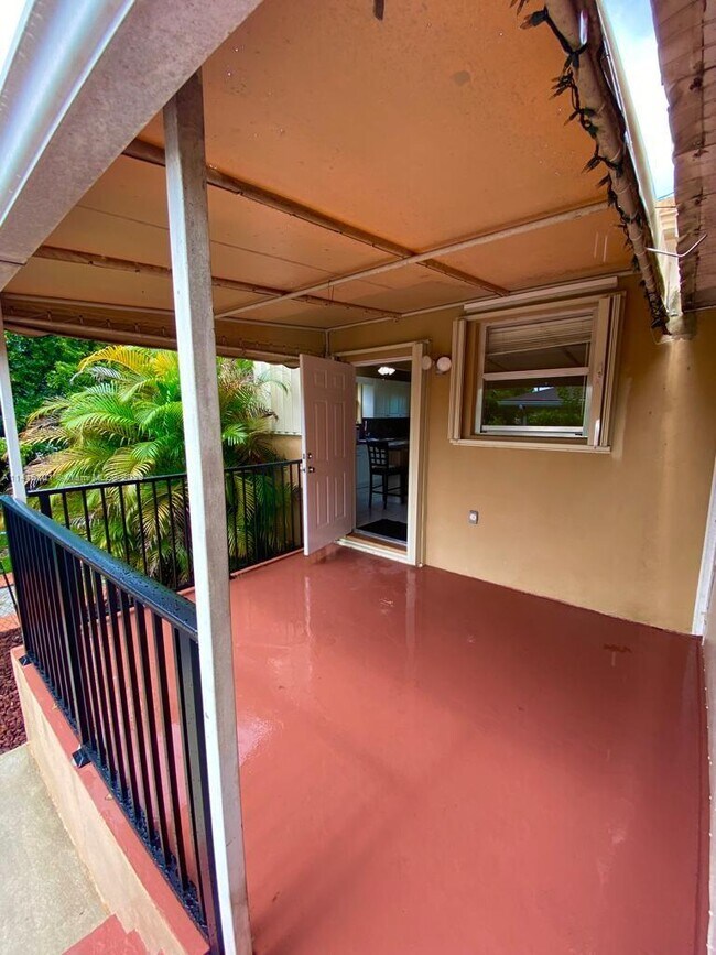 Building Photo - 671 E 59th St