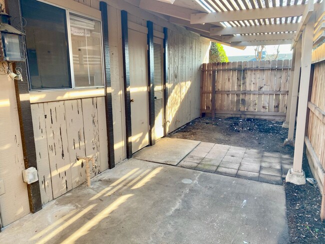 Building Photo - $1,635- New Reduced Price!  Millbrook & Sh...