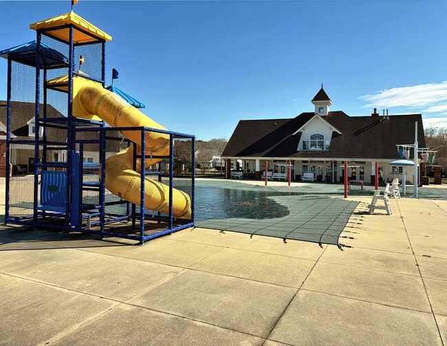 Building Photo - 266 Foxglove Dr