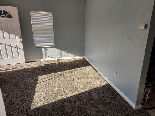 Building Photo - Spacious 3BD