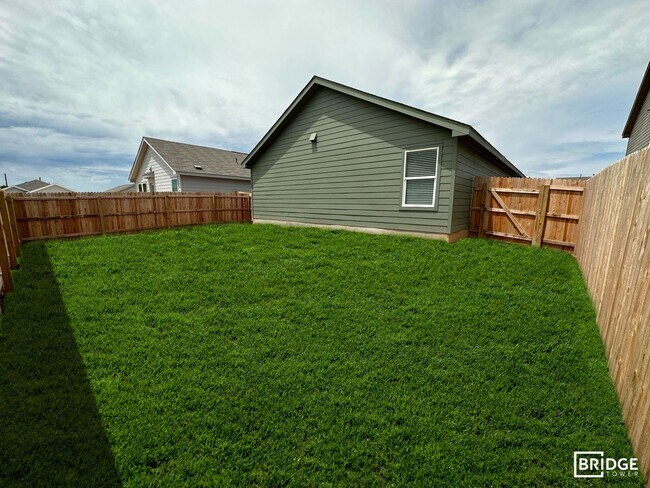 Building Photo - 2408 Lake Hls