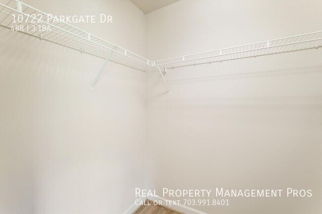 Building Photo - 10722 Parkgate Dr