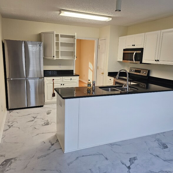 Building Photo - 205 Killian Green Dr