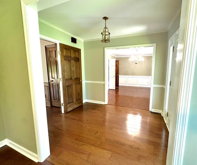 Building Photo - 527 Brandermill Rd