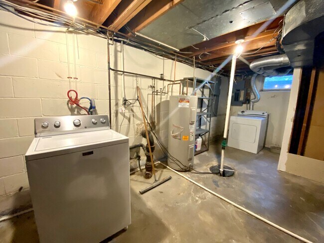 Building Photo - 1418