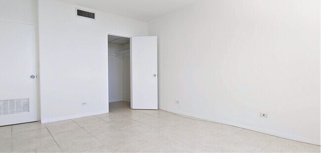 Building Photo - 2800 N Flagler Dr