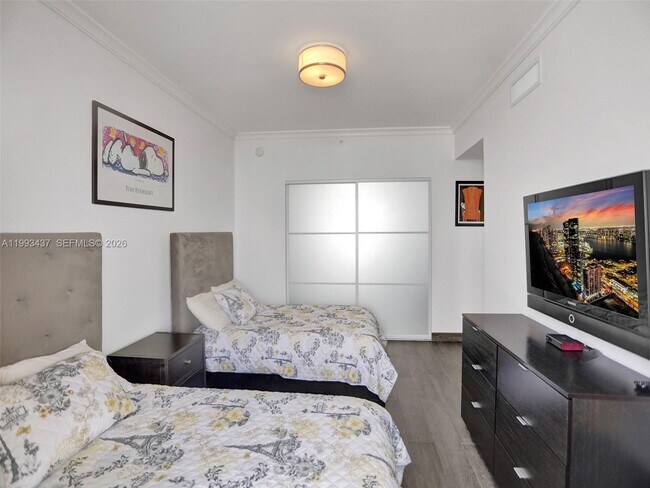 Building Photo - 17875 Collins Ave