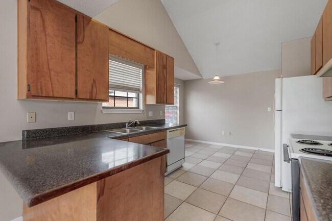 Building Photo - Charming 3BR/2BA with Fenced Yard & Commun...