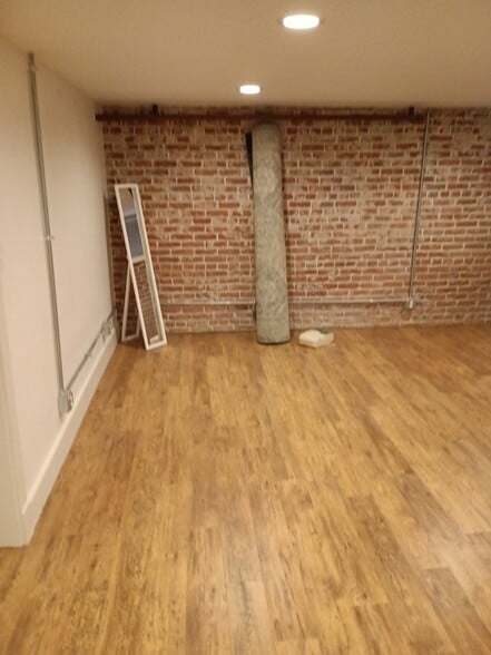 Exposed brick and simulated wood floors - 2329 Clermont St