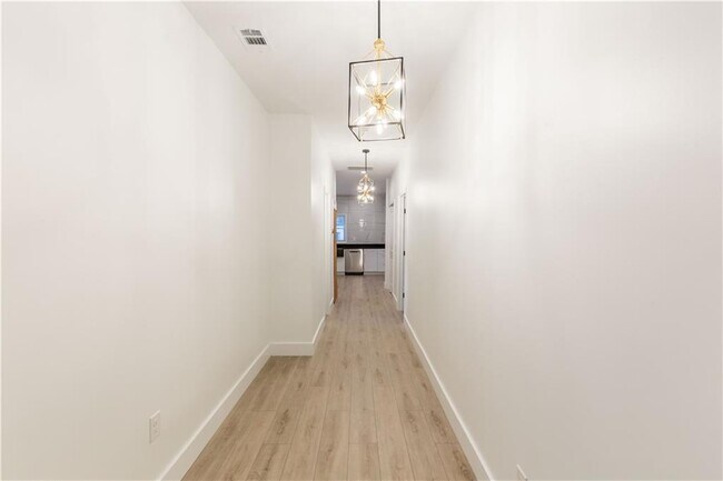 Building Photo - 1170 Niles Ave NW