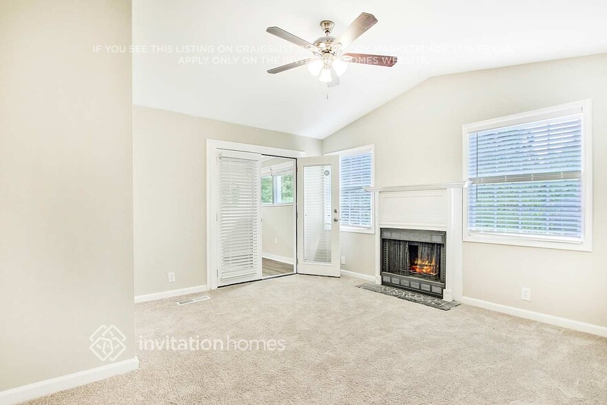 Building Photo - 2496 Montezuma Cir