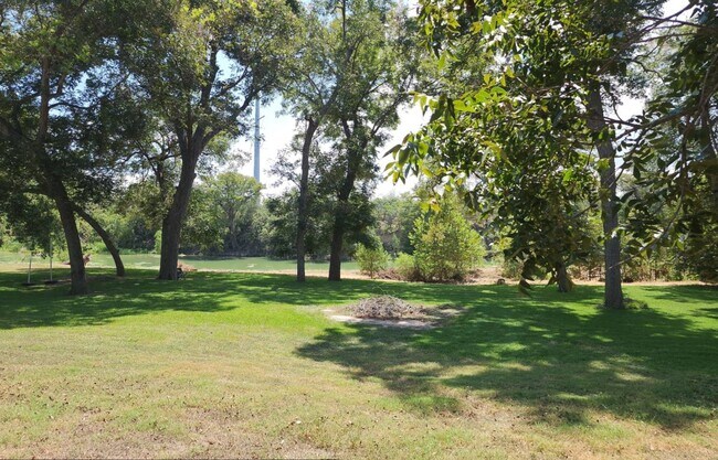 Building Photo - 572 Canal Ln