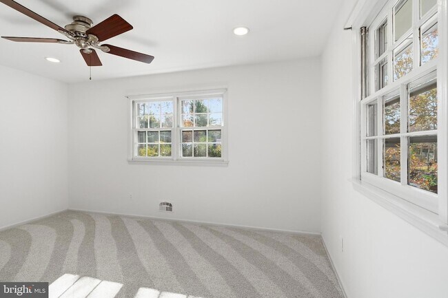 Building Photo - 218 Holly Ave