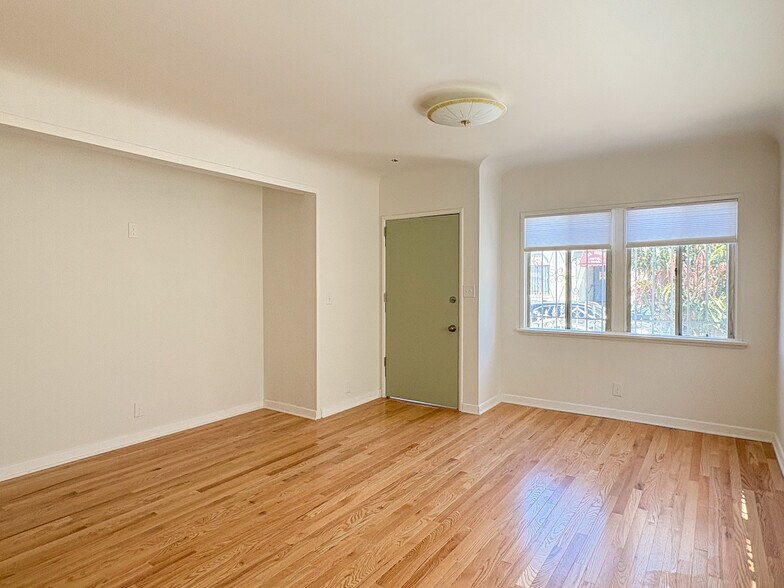 Living room with TV nook - 1041 Wilcox Ave