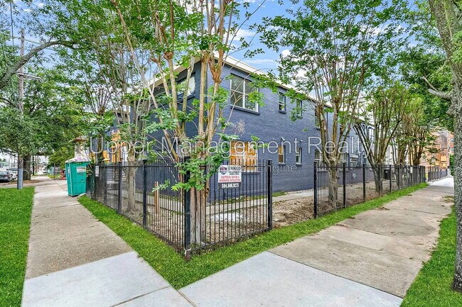 Building Photo - 1709 St Andrew St