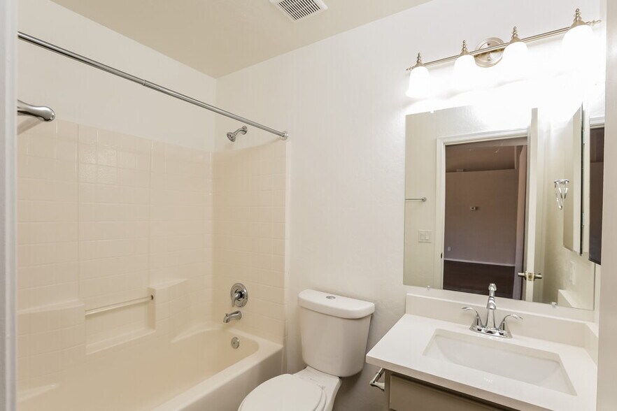 Building Photo - 523 N Bailey Cir