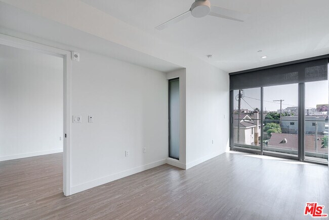 Building Photo - 3688 Overland Ave