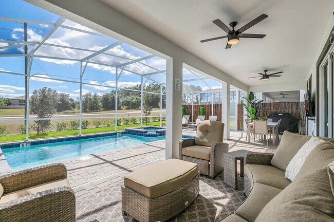 Building Photo - 9016 Sommerset Hills Dr