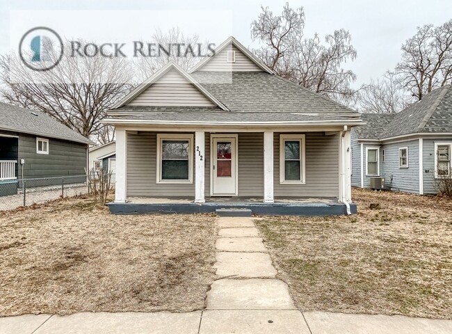 Building Photo - Cute 2 Bed 1 Bath House in Quiet Neighborhood