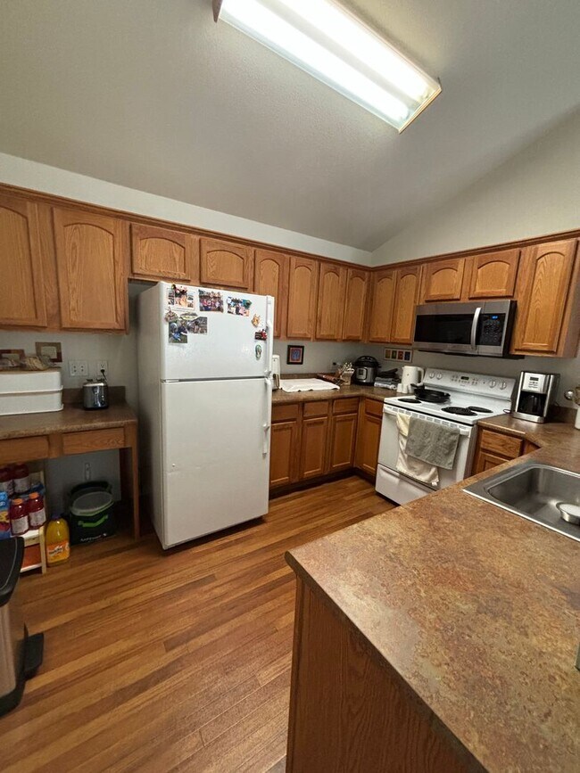 Building Photo - 2 Bed 2 Bath Apartment at River Park Condos