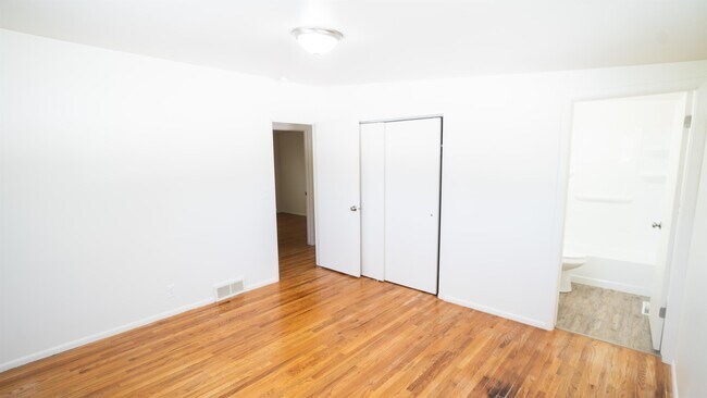 Building Photo - 5558 S Somerset Way