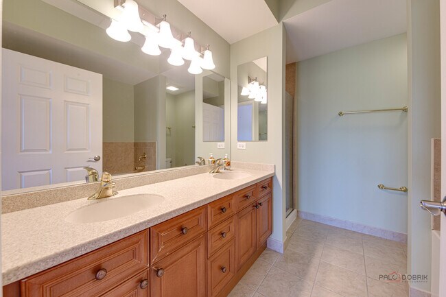 Building Photo - 799 Graceland Ave