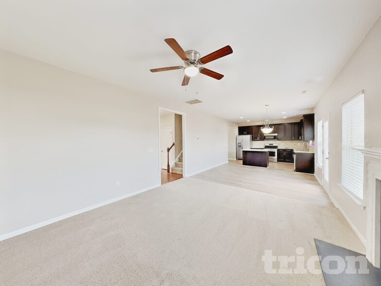 Building Photo - 978 Lakemont Dr