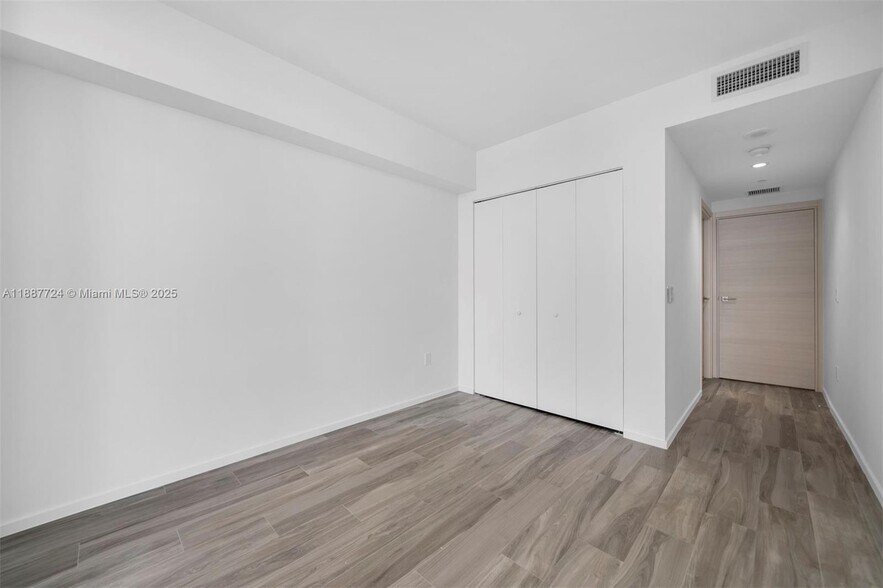 Building Photo - 801 S Miami Ave