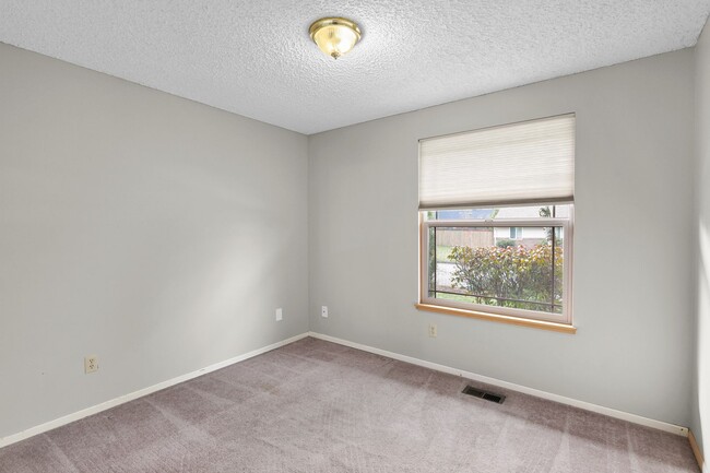 Building Photo - Charming 3 BR, 2 BR Mt. Pleasant Home.
