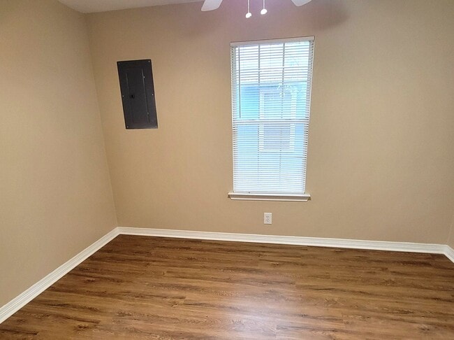 Building Photo - 3-bedroom home!