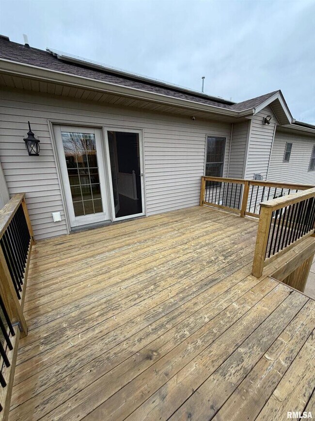 Building Photo - 2625 E 56th Ct