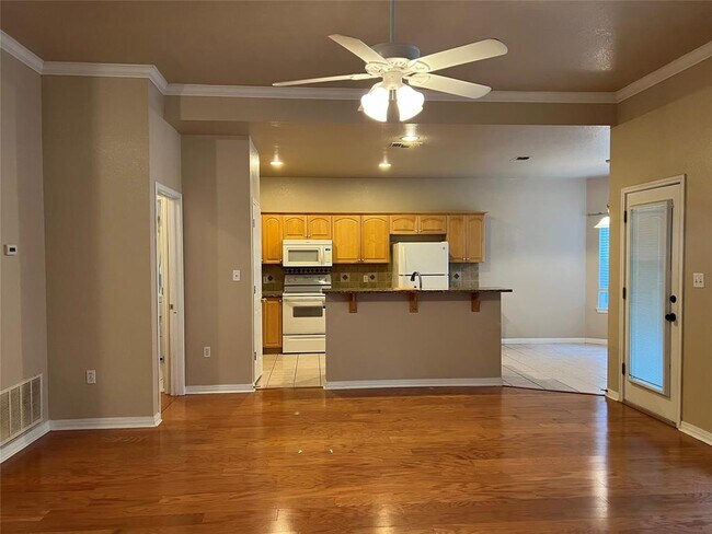 Building Photo - 1112 Cimarron Ct