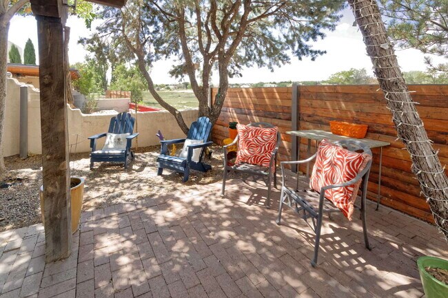 Building Photo - One-of-a-kind adobe brick home backing up to former Club Rio Rancho Golf Course